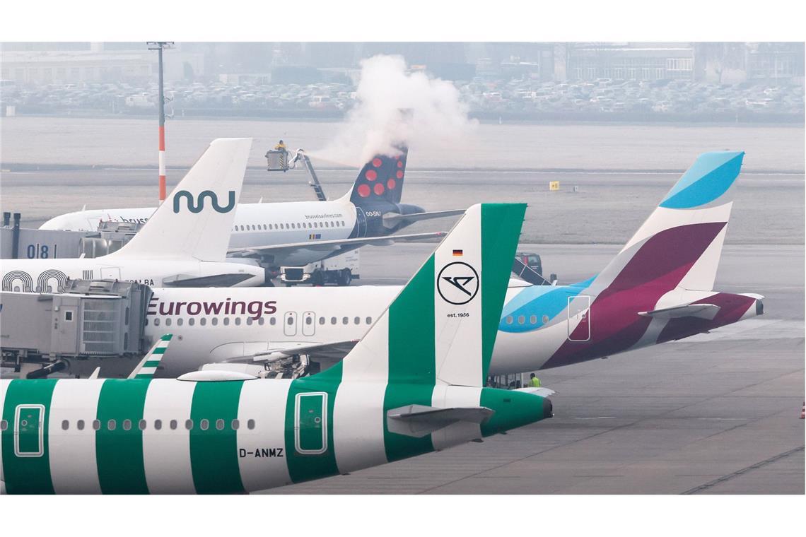 Flughäfen nehmen wieder Betrieb auf Nach Warnstreiks läuft der Betrieb an den deutschen Flughäfen wieder an.