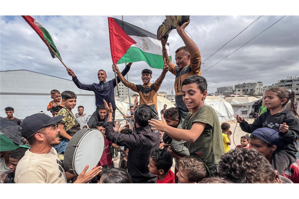 Nach zwei Jahren Krieg wird im Gazastreifen die Einigung auf eine Waffenruhe gefeiert.