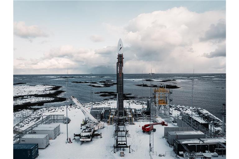 Nachdem der Isar-Aerospace-Start zwei mal verschoben wurde, soll die Spectrum-Rakete des Münchner-Unternehmens frühestens ab dem 28. März 2025 abheben. Alle Infos zum Testflug vom Andoya Spaceport in Norwegen & zur Mission „Going Full Spectrum“.
