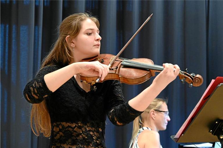 Nachwuchsviolinistin Taisia Schuk beeindruckte genauso wie... Fotos: Elisabeth Klaper