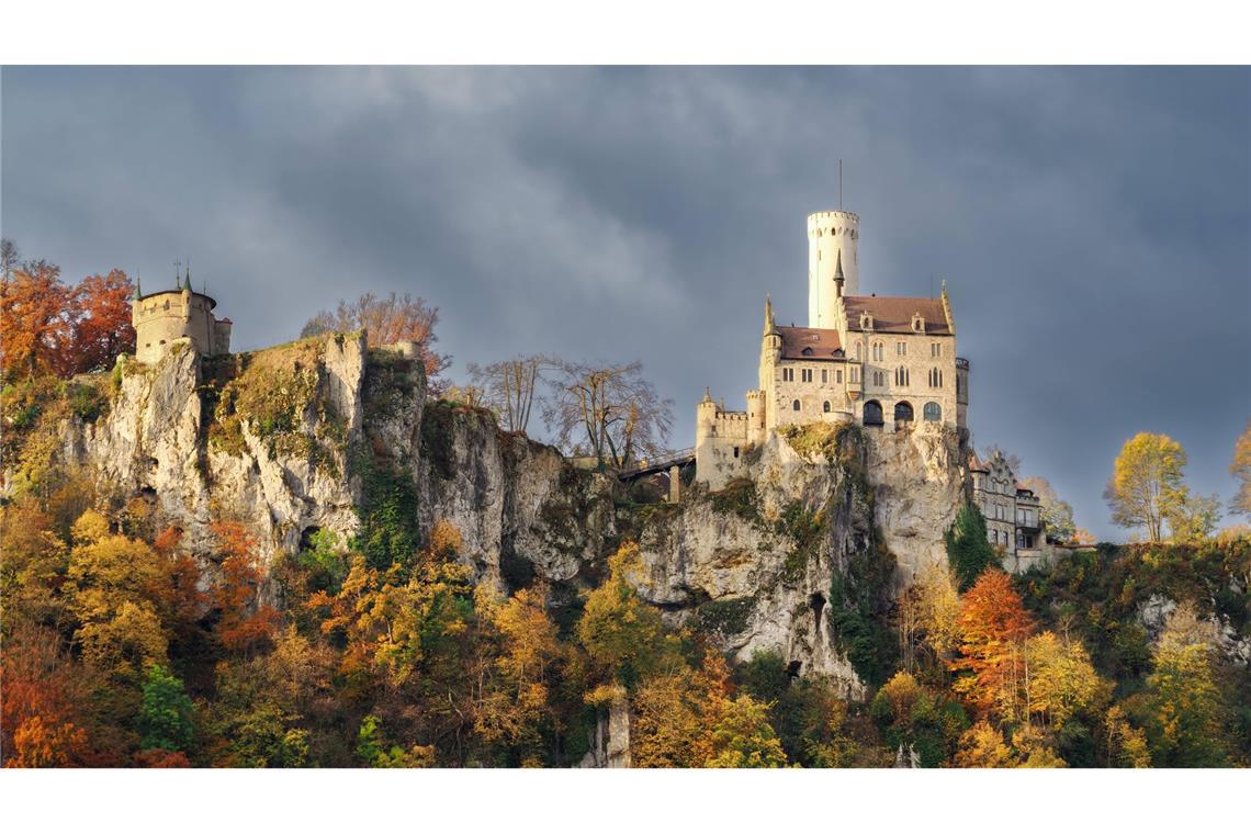 Nahe des Schloss Lichtenstein ist ein E-Bike-Fahrer schwer verunglückt.