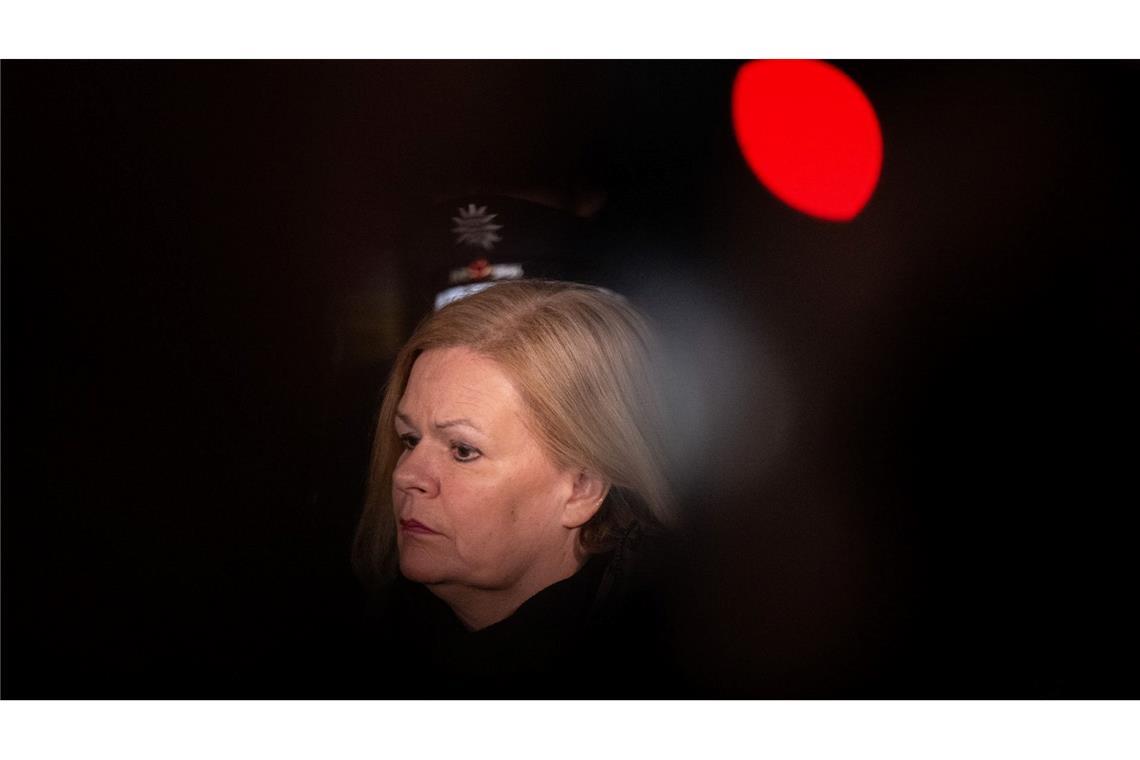 Bilder des Tages Nancy Faeser gibt am Paradeplatz in der Innenstadt von Mannheim ein Statement.