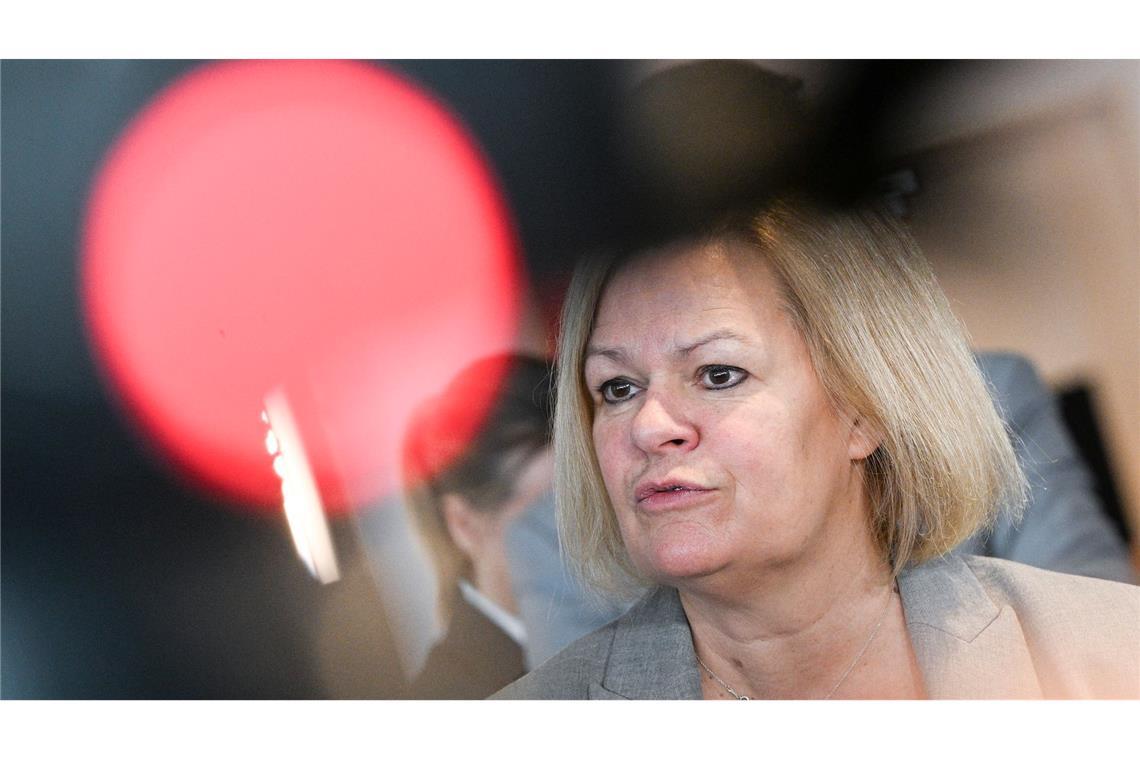 Wie könnte das neue Kabinett aussehen? Nancy Faeser wird wohl nicht Innenministerin bleiben, hat aber trotzdem gute Chancen auf einen Kabinettsposten. (Archivbild)