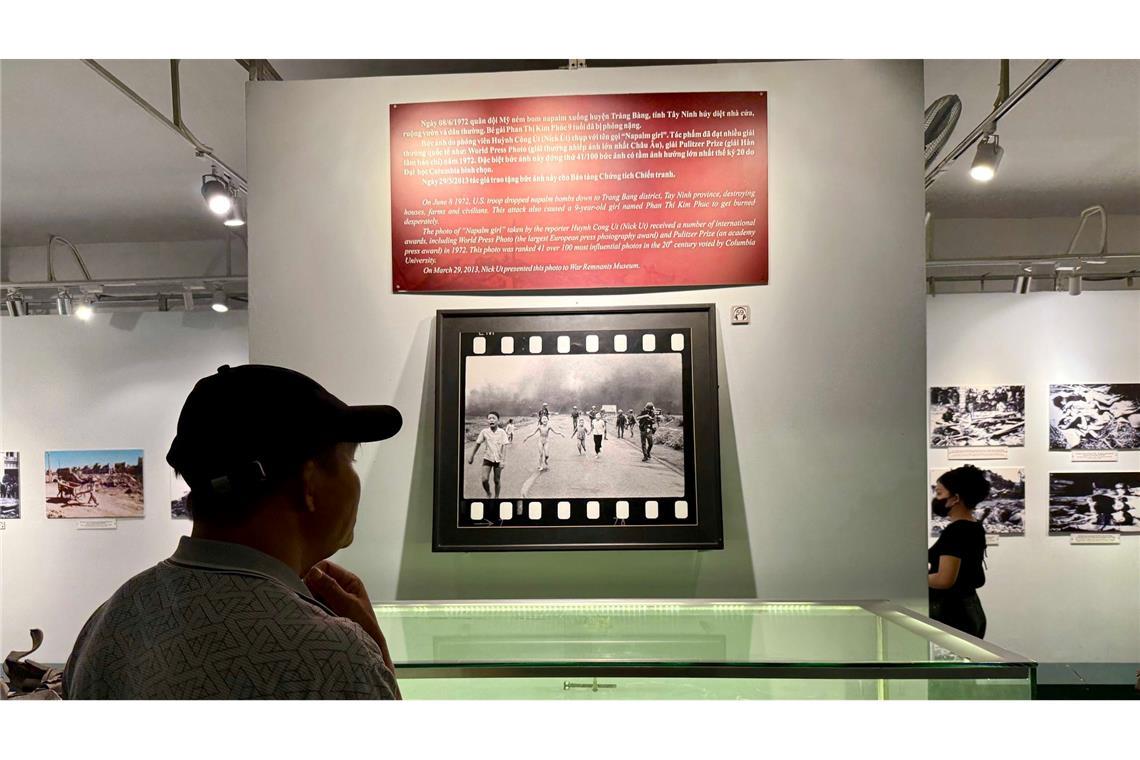 Spuren des Vietnamkriegs von "Agent Orange" bis "Hanoi Jane" "Napalm Girl": Die Fotografie von Pulitzer-Preisträger Nick Ut ist weltberühmt und ist im Kriegsmuseum von Ho-Chi-Minh-Stadt ausgestellt.