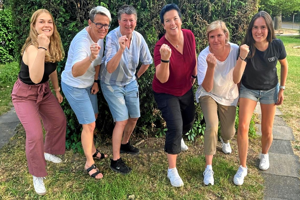 TTV Burgstetten II: Beim Neueinstieg gleich den Titel geholt Nathalie Remiger, Christa Anders, Elke Anders, Carmen Tiefenbrunner, Andrea Winter und Franziska Weller (von links) haben als Meister der Landesklasse eine starke Saison gespielt. Auf dem Foto fehlt Sabine Bickel. Foto: privat