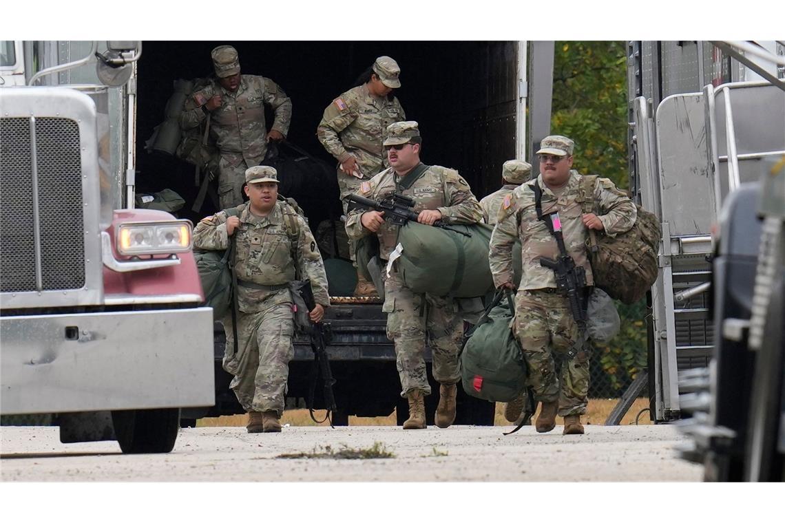 Bilder des Tages Nationalgarde aus Texas in Illinois