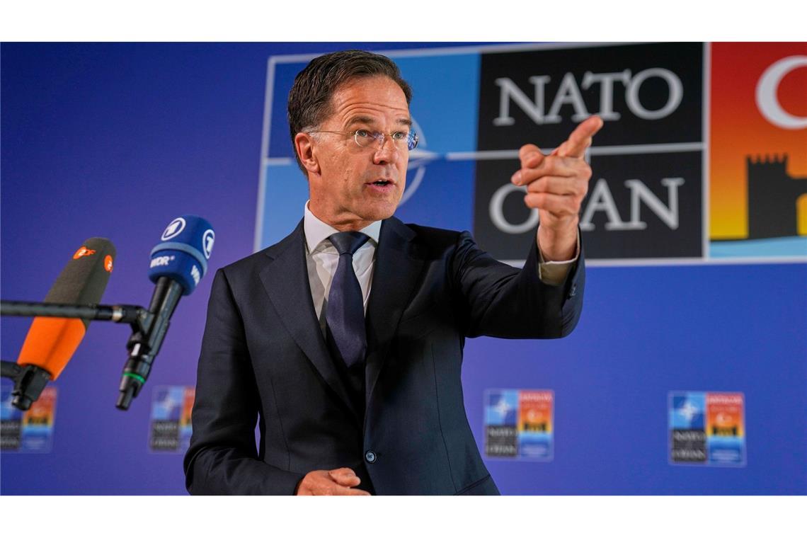 Grüne nennen Wadephuls Aussage zu Verteidigungskosten "naiv" Nato-Generalsekretär Mark Rutte hat vorgeschlagen, bei der Berechnung der BIP-Quote stärker auch Investitionen in militärisch nutzbare Infrastruktur zu berücksichtigen.