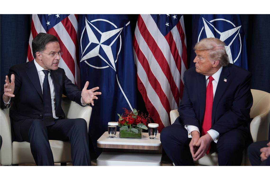 NATO-Generalsekretär Mark Rutte und US-Präsident Donald Trump während eines Treffens am Rande des Weltwirtschaftsforums in Davos (Archivbild).