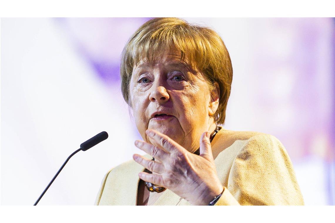 Merkel distanziert sich von Merz’ Politik der Grenz-Zurückweisungen 