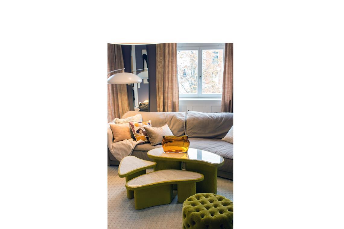 Was die Trends der Mailänder Möbelmesse über uns aussagen Neben bekannten Designerinnen und Designern sind auch Newcomer auf der Möbelmesse in Mailand zu entdecken, darunter Studio Bovti – aus Stuttgart –, gegründet von Inna Strokous und Marius Schwald, mit den organisch geformten Tischen „Cartapesta“.