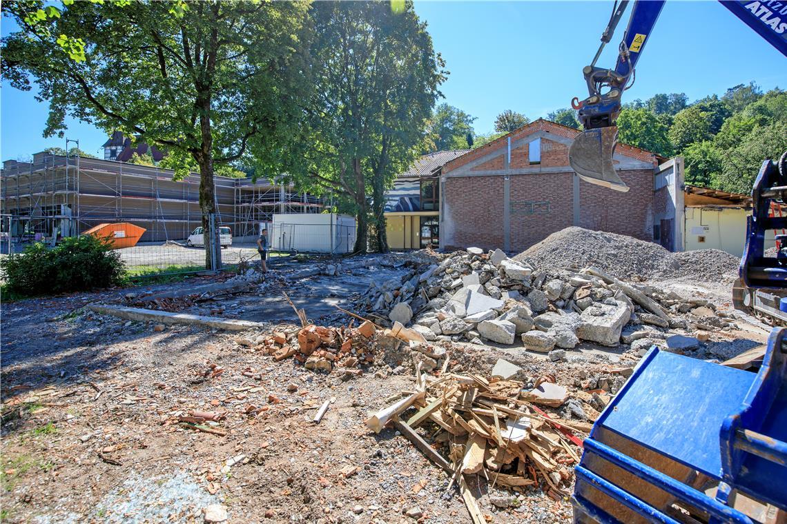 Investitionen machen Darlehen notwendig Neben dem Abschluss des Turnhallenneubaus stehen an der Walterichschule ein Erweiterungsbau für vier Klassenräume auf der frei gewordenen Abrissfläche sowie weitere Instandsetzungen an. Auch an den anderen Schulen sind Sanierungen geplant. Foto: Stefan Bossow