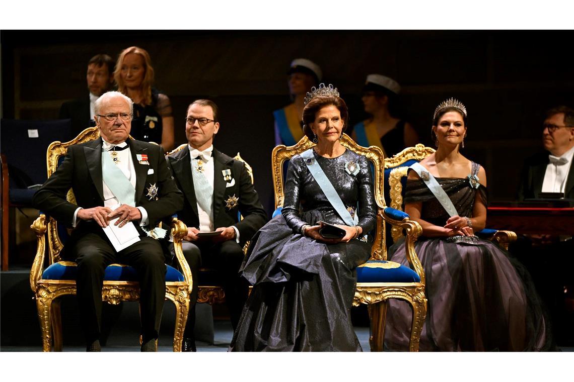 Nobelpreisträger in Stockholm geehrt Neben dem König nahm die aus Heidelberg stammende Königin Silvia Platz.