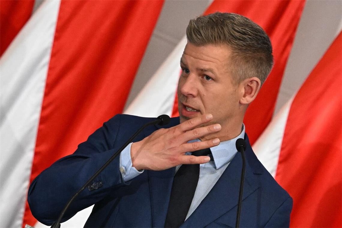 Negativbeispiel Ungarn: der künftige Regierungschef Peter Magyar sah sich im Sender M1 über Jahre diffamiert, „morgens, mittags und abends“.