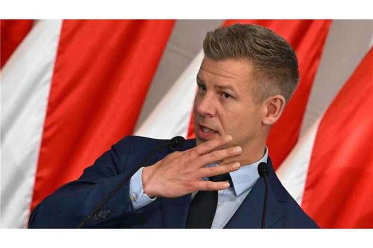 Negativbeispiel Ungarn: der künftige Regierungschef Peter Magyar sah sich im Sender M1 über Jahre diffamiert, „morgens, mittags und abends“.