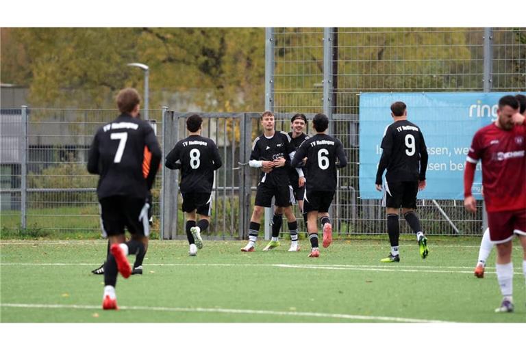 Nellingens Jannick Hartmann erzielt den 1:0-Führungstreffer gegen Hochdorf.