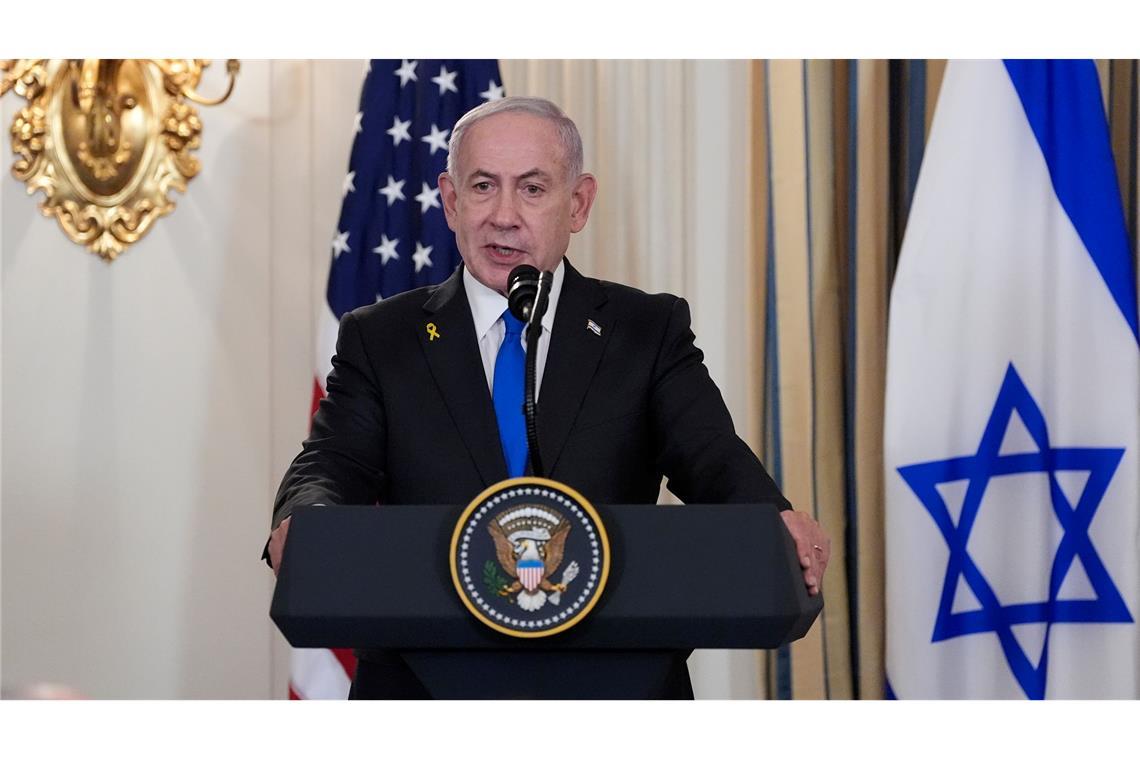 Netanjahu: Armee bleibt zunächst "tief im Gazastreifen" Netanjahu deutet ein Einlenken an. (Archivbild)