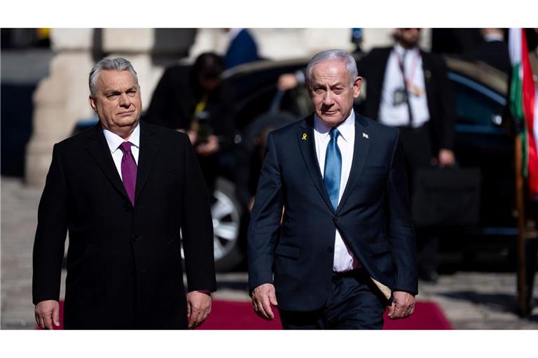 Netanjahu (r) und Orban (l) sind sich darin einig, dass sie den Weltgerichtshof als feindseliges "Mittel der Politik" ablehnen.