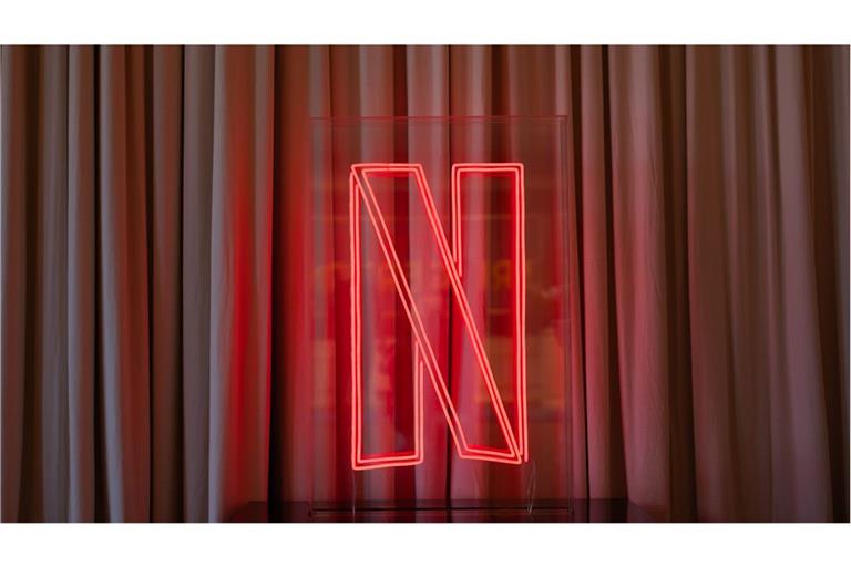 Netflix passt die Bedienoberfläche seiner App auf Fernsehern und Streaming-Sticks an.