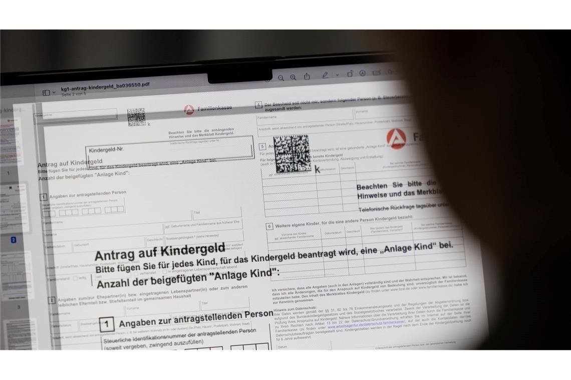 Neue Eltern sollen sich künftig mehr auf ihr Baby statt auf Papierkram konzentrieren können. (Symbolbild)
