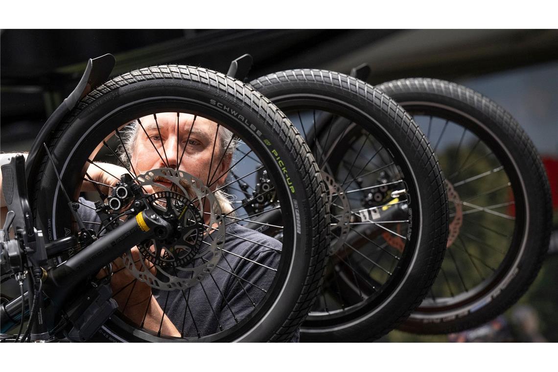 Ohne Motor geht nichts: E-Bikes sollen Fahrradbranche retten Neue Lösungen für verschiedene Fahrradmodelle werden auf der Eurobike gezeigt.