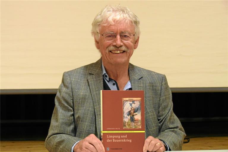 Neue Quellen, neue Erkenntnisse: Historiker Gerhard Fritz beleuchtet den Bauernkrieg im Limpurger Land und zeigt, wie Forderungen, Gewalt und Machtpolitik aufeinandertrafen. Sein Buch schließt eine Lücke in der Regionalgeschichte. Foto: Elisabeth Klaper