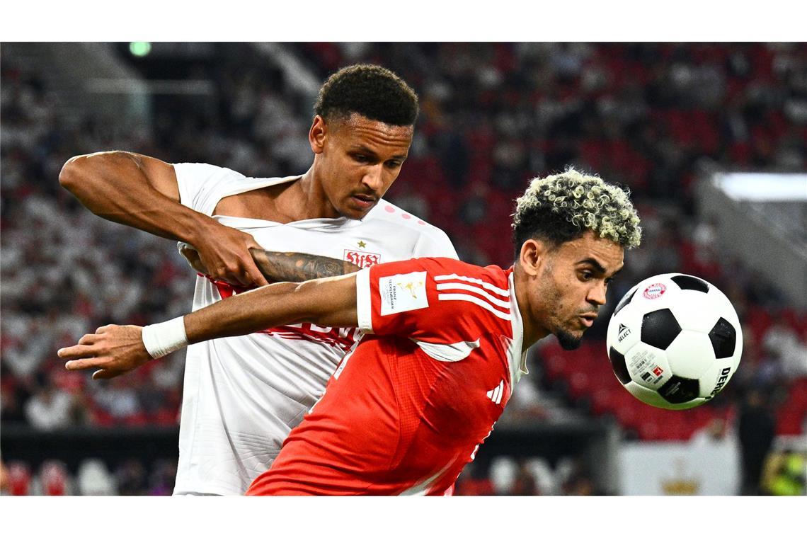 Neuer Bayern-Star: Luis Diaz (r) kam vom FC Liverpool.