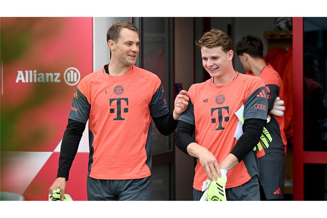 Urbig kommt mit Bayern heim - "Der Hunger ist sehr groß" Neuer-Vertreter: Jonas Urbig (r) darf sich auf seinen nächsten Einsatz im Bayern-Tor freuen. (Archivfoto)