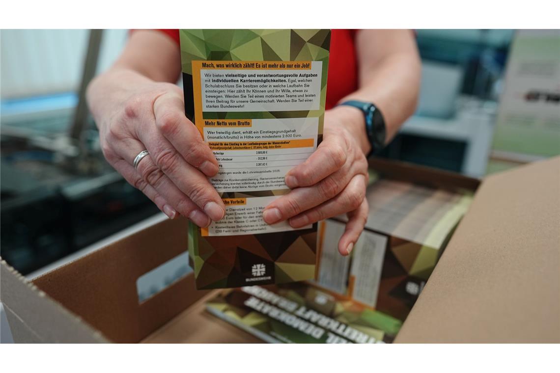 Neuer Wehrdienst - Erste Fragebögen werden verschickt