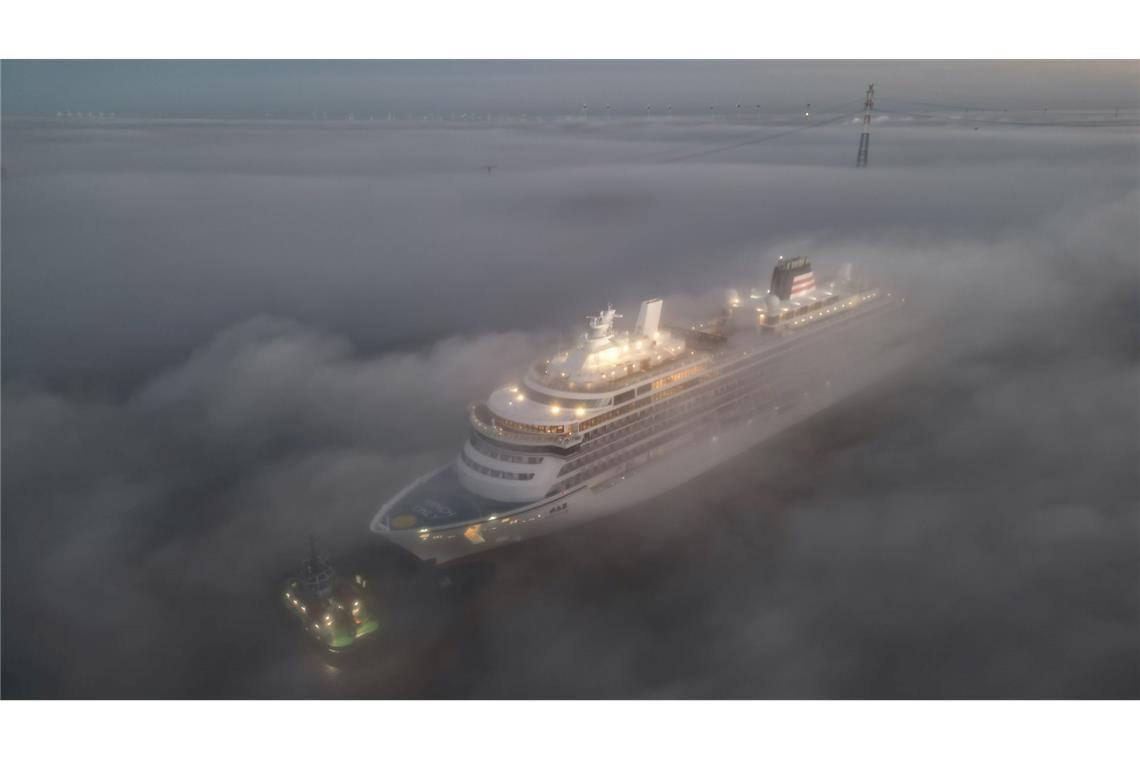 Bilder des Tages Neues Kreuzfahrschiff aus der Meyer-Werft - die "Asuka III" auf dem Weg in die Niederlande