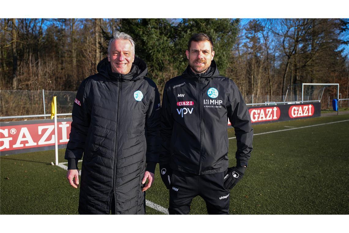 Niklas Antlitz geht – Rückkehrer David Stojak beim Trainingsstart schon dabei Neues Team: Trainer Marco Wildersinn (re.), Lutz Siebrecht, der Geschäftsführer Sport