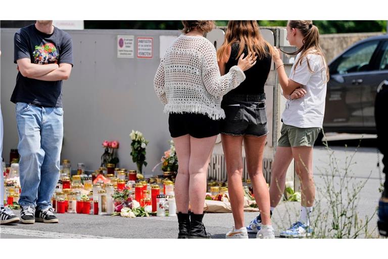 Neun Jugendliche und eine Lehrerin wurden erschossen. Der Täter beging Suizid.