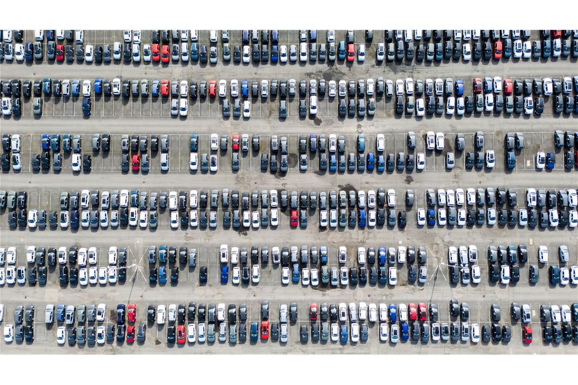 Bilder des Tages Neuwagen von Volkswagen stehen auf dem Gelände vom VW Stammwerk.