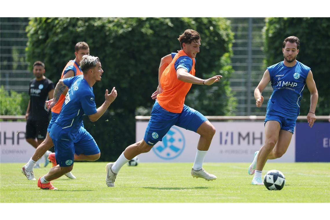 So lief der Trainingsstart bei den Blauen – das sind die Bilder