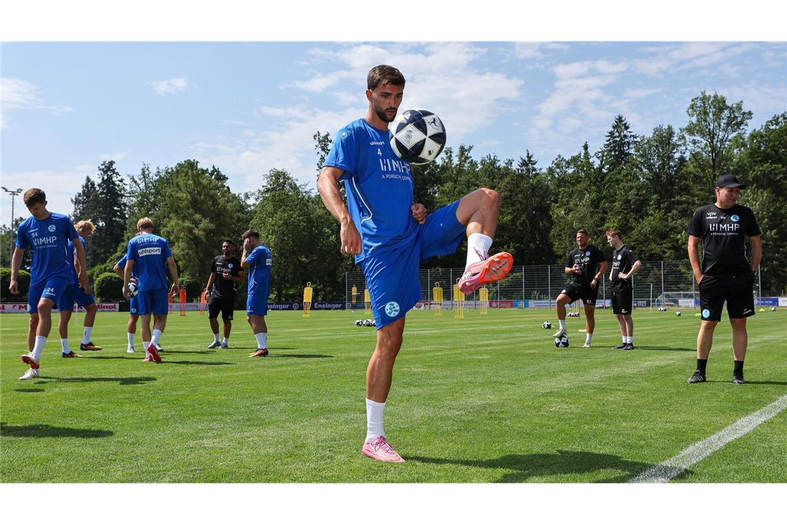 So lief der Trainingsstart bei den Blauen – das sind die Bilder