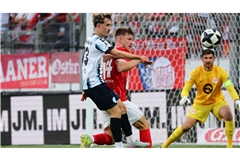 Nevio Schembri (li.) fehlt den Kickers mindestens drei bis vier Wochen.          


Archivfoto: Pressefoto Baumann/Alexander Kep