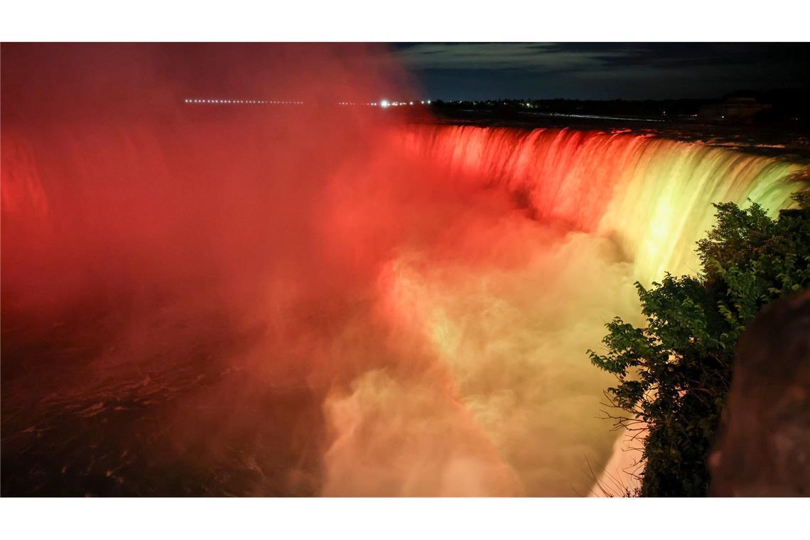 Niagara-Fälle: Spektakel in Schwarz-Rot-Gold – Beleuchtete Wasserfälle vor Deutschland-Spiel gegen die Elfenbeinküste