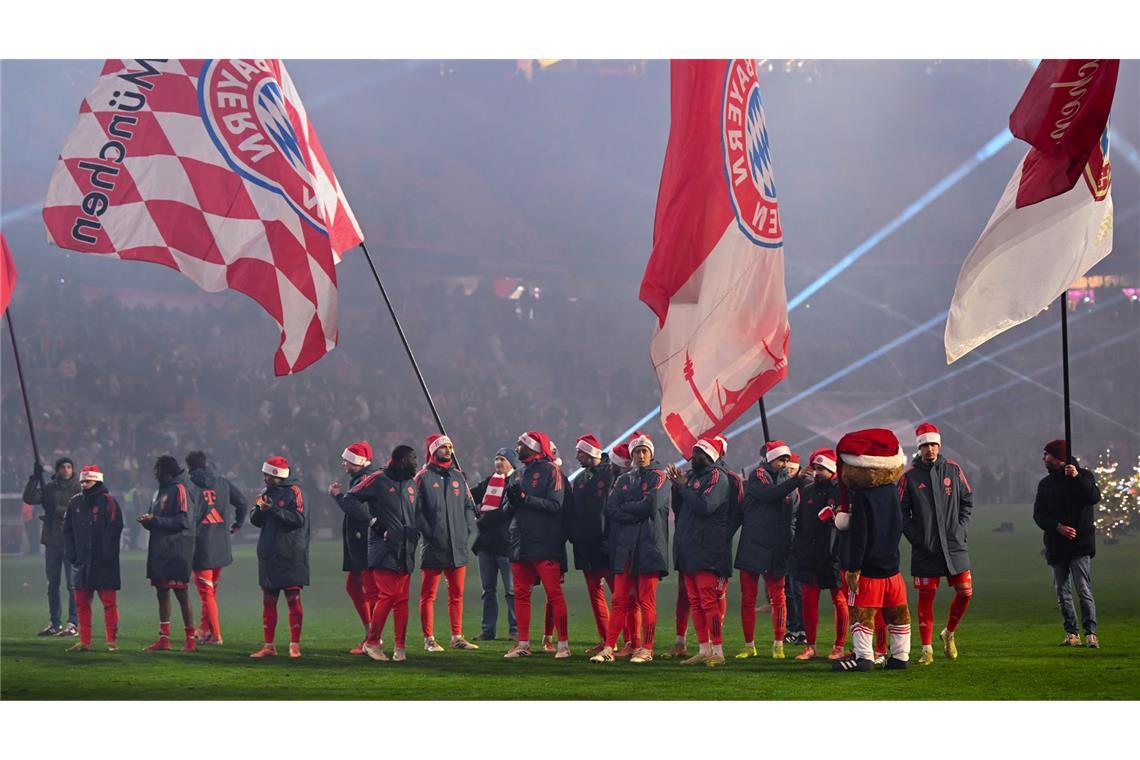 Nicht als Sieger zur Weihnachtsfeier im Stadion: Die Stars des FC Bayern.