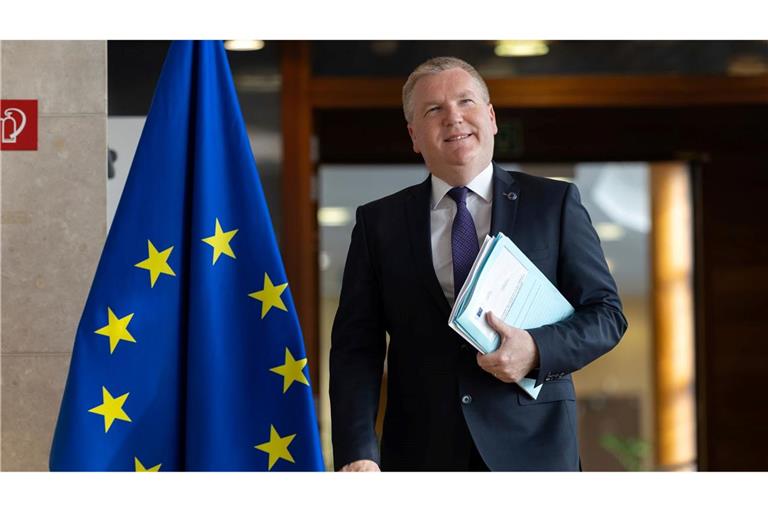 Nicht ein einziger Euro solle nach Meinung der EU-Kommission in Länder fließen, in denen die Rechtsstaatlichkeit nicht respektiert wird, sagt EU-Kommissar Michael McGrath. (Archivbild)