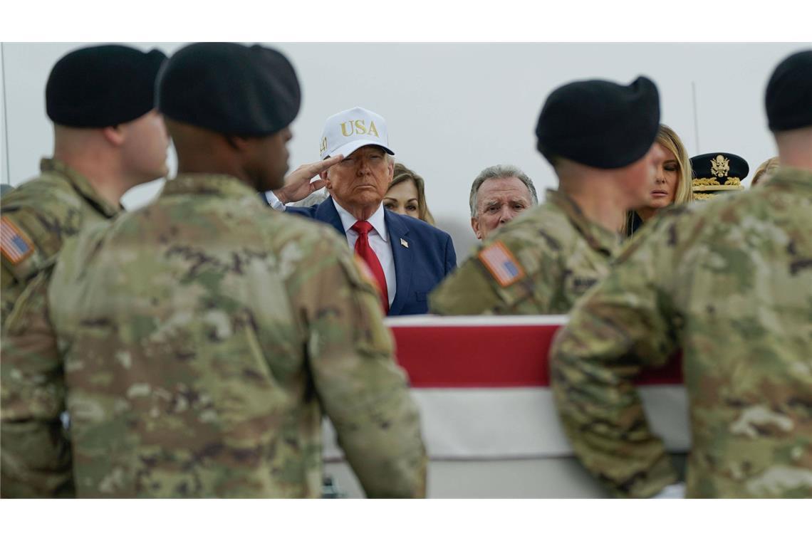 Nicht gut für Trumps Ansehen: Mindestens sieben Soldaten sind im Iran-Krieg bisher ums Leben gekommen. Das Pentagon gab zudem rund 140 Verletzte bekannt.