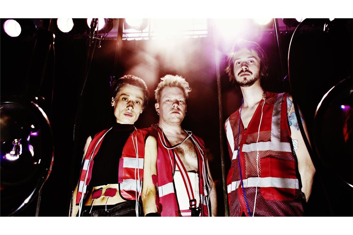 Nicht nur das Leben, die ganze Welt scheint aktuell eine Baustelle: Antworten auf drängende Fragen gibt in der Rampe auch das Teatru-Spalatorie aus Moldawien in „Playing on Nerves. A Punk Dream“.