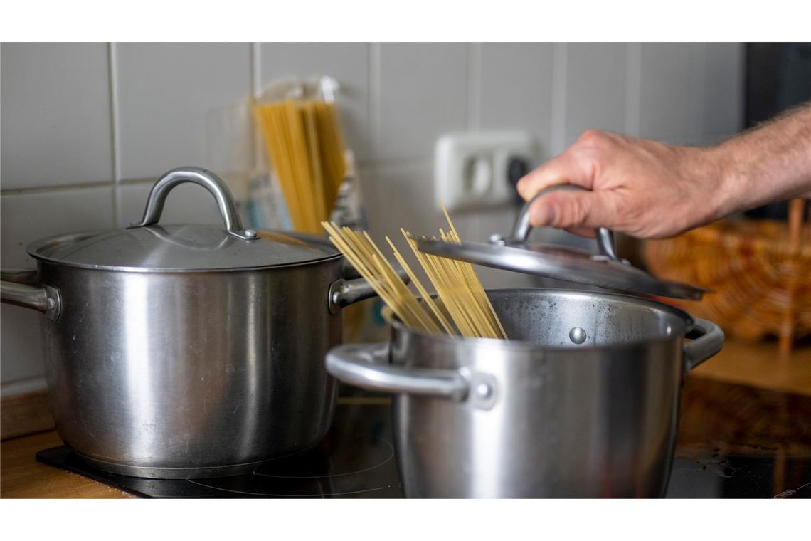 Physik am Herd: So entstehen Salz-Muster im Kochtopf Nicht nur Nudeln richtig bissfest zu kochen ist eine Wissenschaft für sich - auch das Salzen des Wassers kann man zu einer machen. (Symbolbild)