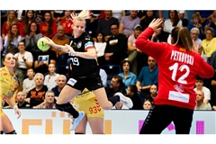 Nicht zu stoppen: Antje Döll im EM-Qualifikationsspiel gegen Mazedonien