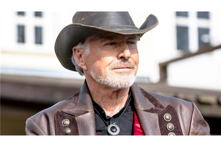 Nick Wilder setzt sich im Roman "Vaterliebe" mit der Verdrängung des Nationalsozialismus und der steten Gefahr des Rechtsextremismus auseinander.