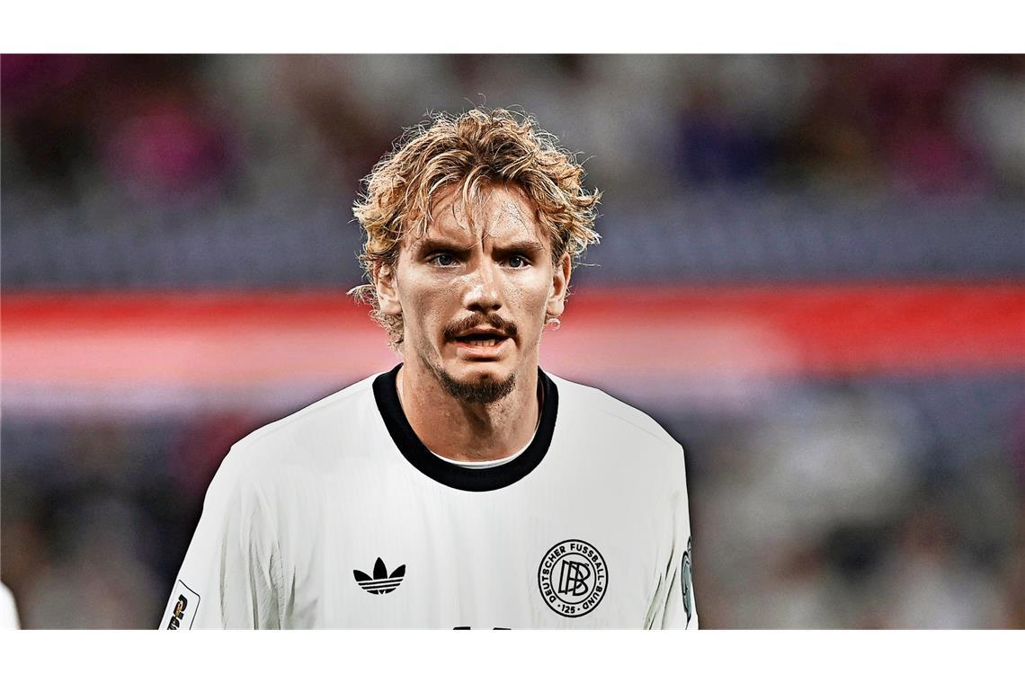 Nick Woltemade (Note 3): Vor einem knappen Monat erzielte der ehemalige VfB-Angreifer in Nordirland (1:0) sein erstes Länderspieltor, bei Newcastle United startet Woltemade ordentlich durch – in Luxemburg setzte der Stürmer nach seinem Höhenflug zunächst zum Sinkflug an. Ein miserabler Auftritt in Hälfte eins, Woltemade war kaum im Spiel – und wenn er es mal war, verlor er meist den Ball. Und dann, ja dann, begann die zweite Hälfte, und nach knapp vier Minuten war alles andere zwar nicht vergessen, aber zumindest auf der Anzeigetafel Makulatur. Woltemade erzielte nach Sané-Hereingabe gekonnt das 1:0. Hinterher wieder kaum zu sehen (allenfalls aufgrund seiner Größe). Tja, und dann knipste Woltemade wieder – zum 2:0 nach 69 Minuten. War da was vorher? Ja, eine schwache Leistung. Aber wer trifft, und das auch noch doppelt, der hat recht!