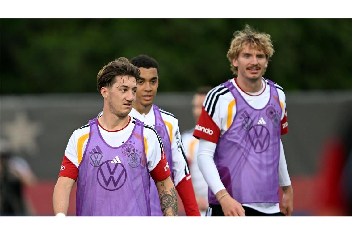 Nick Woltemade (r.) ist in der Nationalmannschaft nicht mehr in der Startelf gesetzt.
