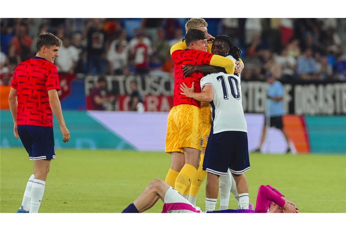Ende einer "wahnsinnigen Reise": Woltemades U21 ohne Krönung Nick Woltemade (unten) und die U21 verpassen den EM-Titel.