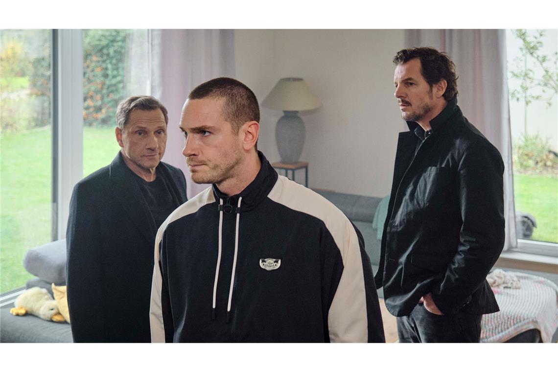 Niclas Slowinski (Louis Nitsche) verschweigt ihnen etwas, davon sind Thorsten Lannert (Richy Müller) und Sebastian Bootz (Felix Klare) überzeugt.