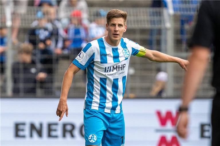Nico Blank und die Kickers starten in Fulda in die Saison.