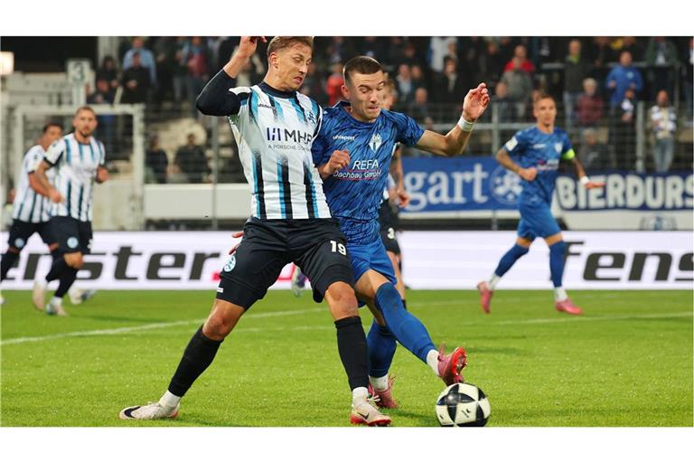 Nico Fundel (li.) kommt als linker Schienenspieler ins Kickers-Team.        


Foto: Pressefoto Baumann/Alexander Kep 