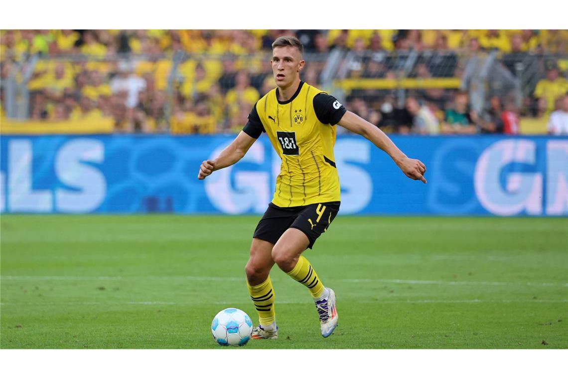 Nico Schlotterbeck, Borussia Dortmund: 2020 wurde der junge Innenverteidiger vom SC Freiburg zu Union Berlin ausgeliehen. Dort etablierte sich Schlotterbeck im Profibereich, folgerichtig startete er bei der U-21 EM in allen sechs Spielen. Inzwischen trägt der gebürtige Waiblinger das Trikot von Borussia Dortmund. Schlotterbeck ist sowohl bei Schwarz-Gelb als auch in der A-Nationalmannschaft eine wichtige Säule. In der jüngsten Vergangenheit wird der Defensivmann – mit Vergangenheit bei den Stuttgarter Kickers – immer wieder mit hochkarätigen Namen wie Barcelona oder Liverpool in Verbindung gebracht. Zuletzt fehlte er dem Nationalteam allerdings verletzt.